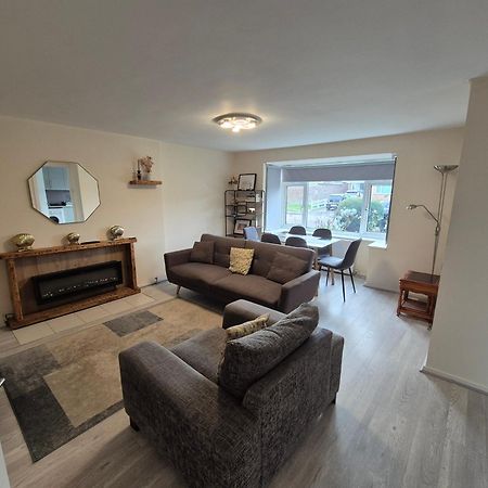 Lovely & Beautiful 2 Bed-Apartment In Borehamwood Exterior photo