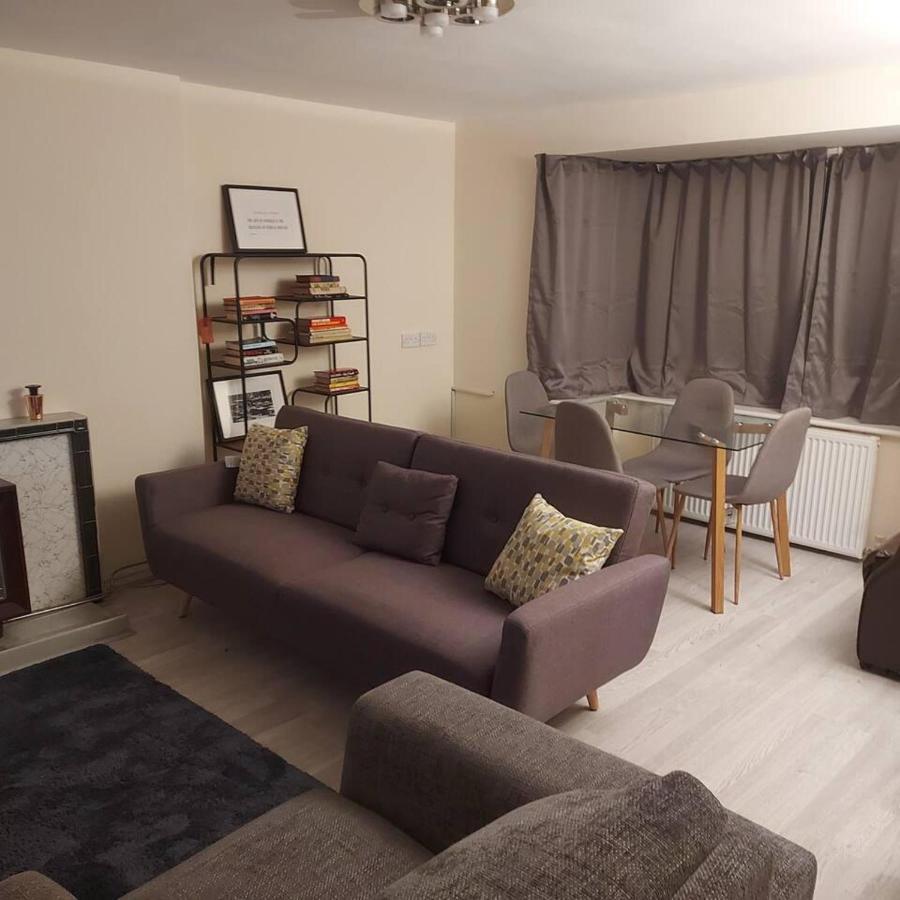 Lovely & Beautiful 2 Bed-Apartment In Borehamwood Exterior photo