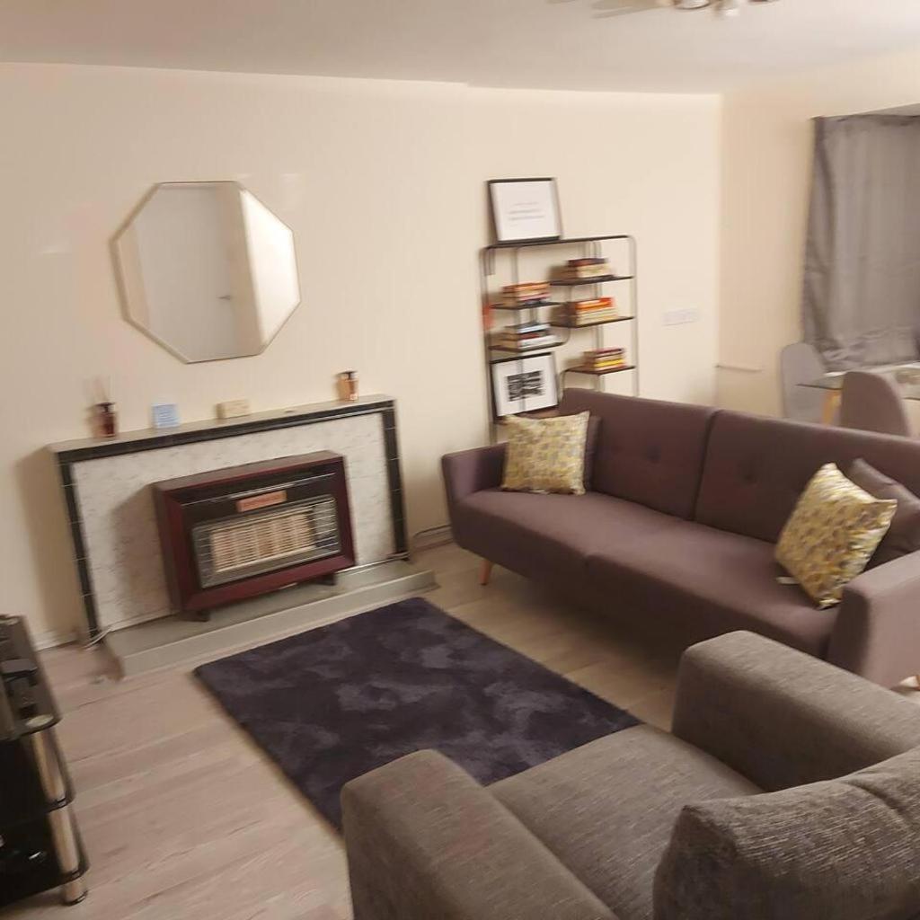 Lovely & Beautiful 2 Bed-Apartment In Borehamwood Exterior photo